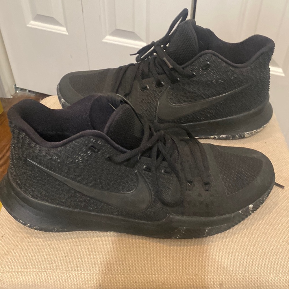 Nike Kylie 3 Triple Black Marble Oreo Basketball Irving 852395-005 size 11